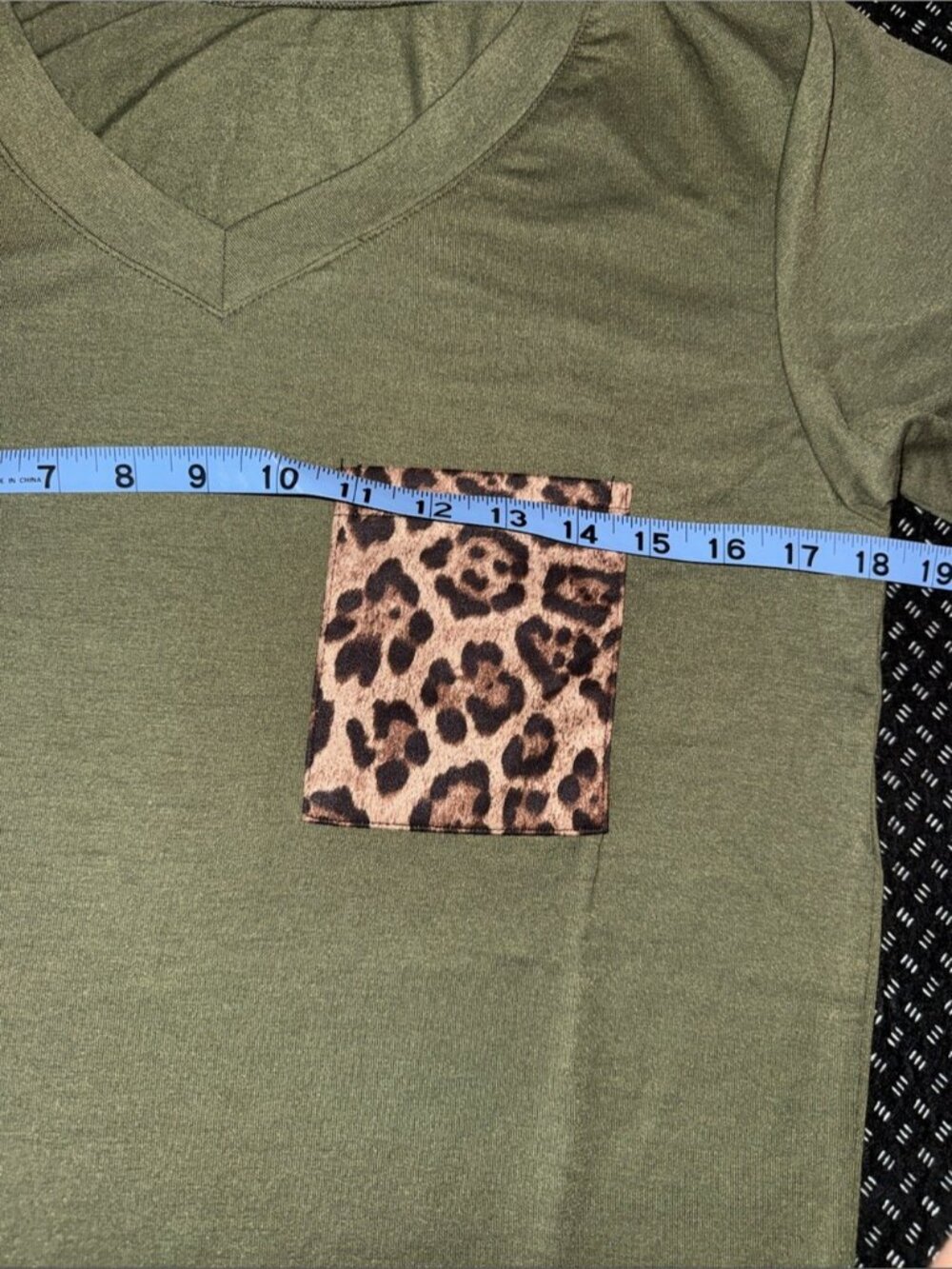 👗NWT🛍Pretty Women HUNTER GREEN Shirt with Leopard pocket Size Small👗🛍 - Picture 3 of 3